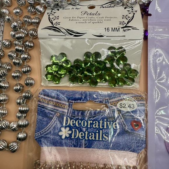 Hirschberg Embellishing Arts & Crafts Hearts & Petals 16mm w/ Beads lot of (5) - Picture 4 of 8